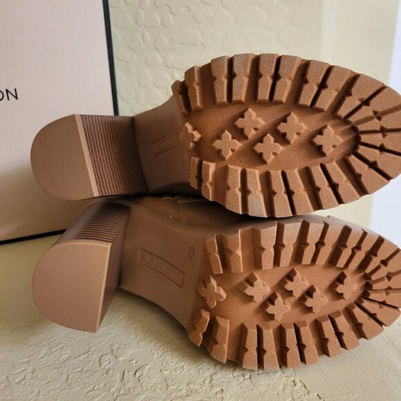 BCBGeneration Women's Brown 1-1/2" Platform Stretch Pila zip up boots Sz 7.5 NIB - Picture 6 of 8